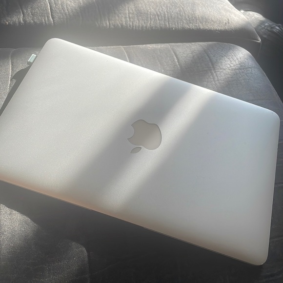 15’ Apple Macbook Air